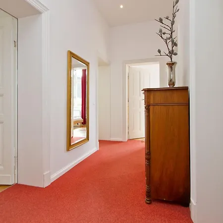 Villa, App 1 Lejlighed